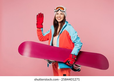 Snowboarder joven mujer feliz