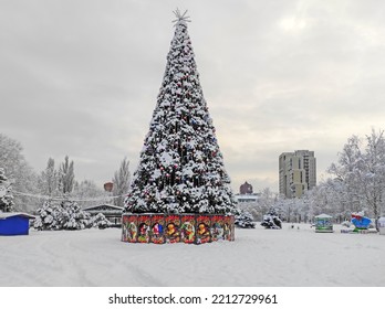 Snowbound Christmas Tree In Old City Park In The Early December Morning