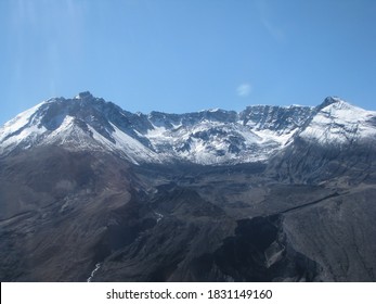 Snowcapped Mt St Helens, Washington, USA