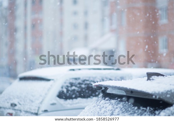 Snowfall in the city. Weather deterioration\
.Snow cyclone.