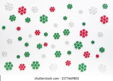 snowflakes pattern background. white , red and green snowflake isolated on white for Christmas or winter seasonal