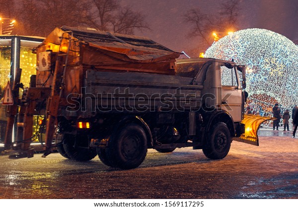 snowplow\
cleans the street at night. weather\
snowfall