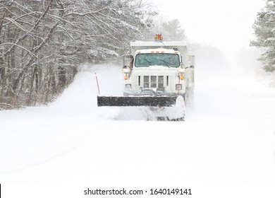 16,356 Snow Plowing Images, Stock Photos & Vectors | Shutterstock