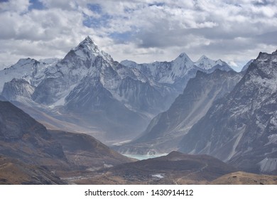 Snowy Himalayan valley during Everest base camp trek  - Shutterstock ID 1430914412