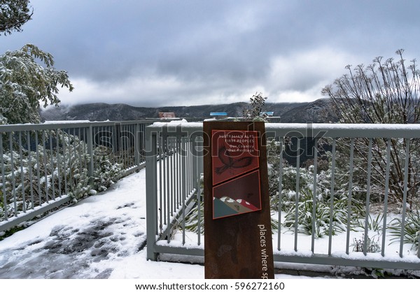 Snowy Mountains,\
Australia - July 27, 2013: Australian Alps lookout sign and viewing\
platform at Snowy\
Mountains