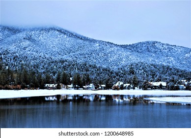 Bear Cabin Images Stock Photos Vectors Shutterstock