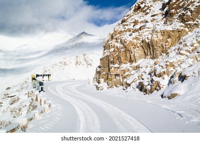 Snowy winter road leading up to the mighty Khardung La pass (over 5300 m) - Powered by Shutterstock