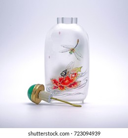 Snuff bottle : Chinese arts and crafts : Inside painted snuff bottle (Neihua-Biyanhu) : Cicada and dragonfly , on grey background