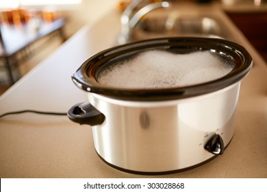 Soaking Slow Cooker In Soapy Water On Low Heat Kitchen Hack