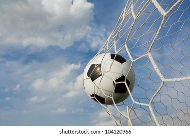 519 Soccer ball going into the net Images, Stock Photos & Vectors ...