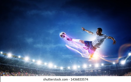 302,398 Footballer kicking ball Images, Stock Photos & Vectors ...