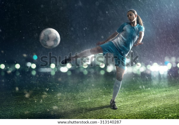 Soccer\
Woman