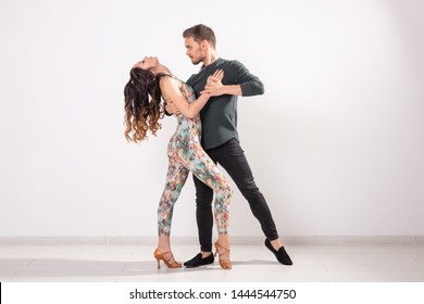 Bachata Imagenes Fotos De Stock Y Vectores Shutterstock