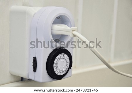 Socket with timer to save energy