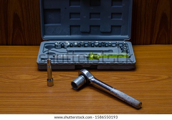 Socket wrench and box
set