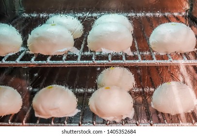 Soft Focus Chinese Pork Bun Or Steamed Dumpling In Steam Cabinet Warming For Sale Ready To Eat In Mini Mart , Chinese Food