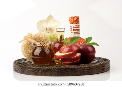 Soft Skin With Natural Moisturizer; Face Mask With Apple And Honey.