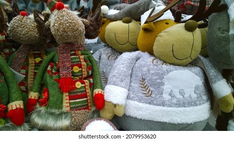 Soft Toy Funny Cheerful Craft Fat Deer In Winter Knitted Clothes. Crafters Virtual Christmas Fair. Cute Handmade Gift Toy. Happy New Year. Xmas Collection. Sewing Doll For Kids. Shopping. Trade Show.