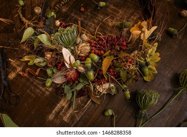 Soft and warm composition with flowers.
