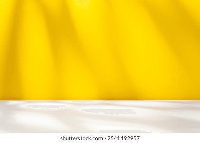 Fondo minimalista amarillo suave