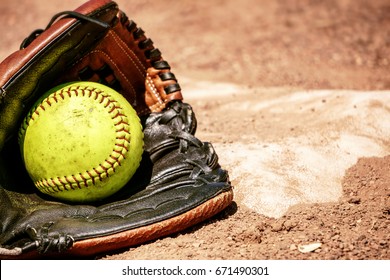 ソフトボール Images Stock Photos Vectors Shutterstock