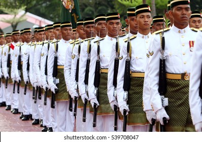 Pangkat Angkatan Tentera Malaysia / Pangkat Tentera Darat Dan Gaji
