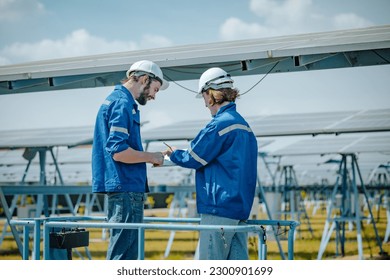 Solar engineers visually examine panel arrays on farm sites using blueprints and drawings to ensure that the alignment, surface, sunlight access, and structural stability meet standard requirements.