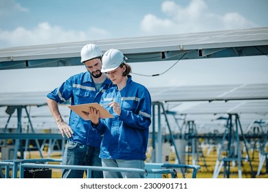 Solar engineers visually examine panel arrays on farm sites using blueprints and drawings to ensure that the alignment, surface, sunlight access, and structural stability meet standard requirements.