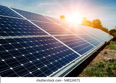 Solarzelle, Fotovoltaik, alternative Stromversorgung - selektiver Fokus, Kopienraum