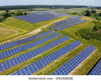 Solarpaneele in Fotovoltaik-Kraftwerken