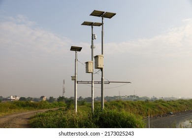 A Solar Street Lighting In An Area That Is Not Within The Power Grid Area. How To Save Electrical Energy Is Supplied From Batteries That Are Charged With Sunlight Through Solar Panels.