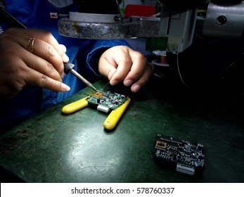 Soldering electronic parts on board