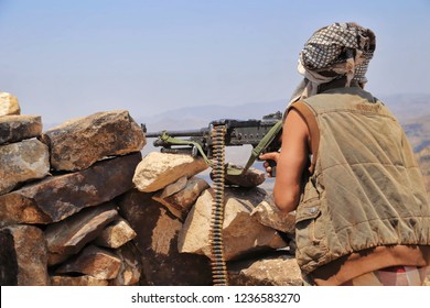 A Soldier Fighting In The Ranks Of The Legitimacy Against The Houthis, In Front Of The Toil In The West Of The City Of Taiz / Yemen
Yemen / Taiz
2017/04/15