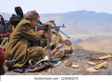 A Soldier Fighting In The Ranks Of The Legitimacy Against The Houthis, In Front Of The Toil In The West Of The City Of Taiz / Yemen
Yemen / Taiz
2017/04/15