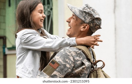 El soldado se reunió con su hija.