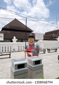 A Soldiers Manakin Of Keraton Yogya On Alun-alun North Street, Yogyakarta City,  ( Sunday, February 10 ,2019)