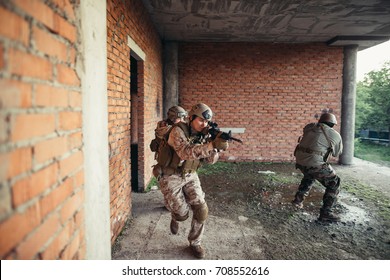  Soldiers Stormed A Building In The Syrian City