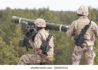 Soldiers Using Manportable Airdefense System Stock Photo 526501513 