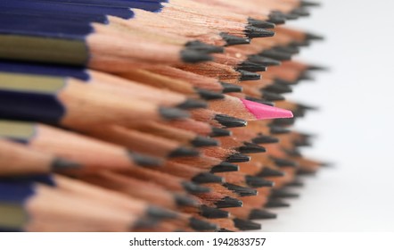 A Solitary Lone Pink Pencil End Or Lead Standing Out Against A Large Amount Of Plain Graphite Pencils. Being Different, Unique And Individual Concept.. Standing Out In The Crowd