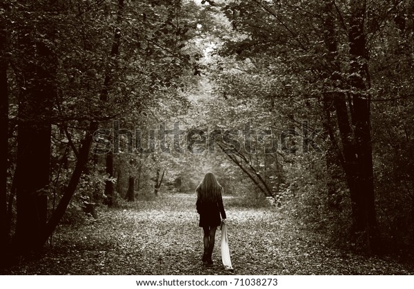 Concept De Solitude Femme Solitaire Photo De Stock Modifiable
