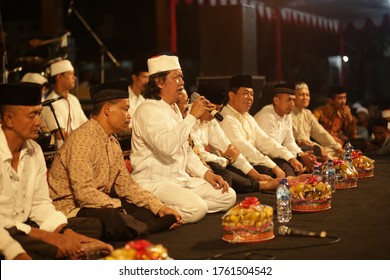 Solo City, Central Java, Indonesia - 30 January 2020: Solo Residents Are Reciting And Studying With Cak Nun