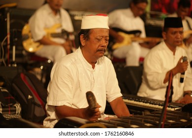 Solo City, Central Java, Indonesia - 30 January 2020: Solo Residents Are Reciting And Studying With Cak Nun