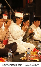 Solo City, Central Java, Indonesia - 30 January 2020: Solo Residents Are Reciting And Studying With Cak Nun