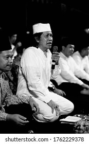 Solo City, Central Java, Indonesia - 30 January 2020: Solo Residents Are Reciting And Studying With Cak Nun