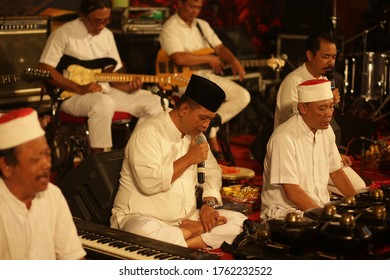 Solo City, Central Java, Indonesia - 30 January 2020: Solo Residents Are Reciting And Studying With Cak Nun