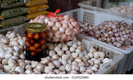Solo garlic, also known as single clove garlic, monobulb or pearl garlic, is a type of Allium sativum. A glass jar containing a single garlic soaked in honey. Traditional medicine.