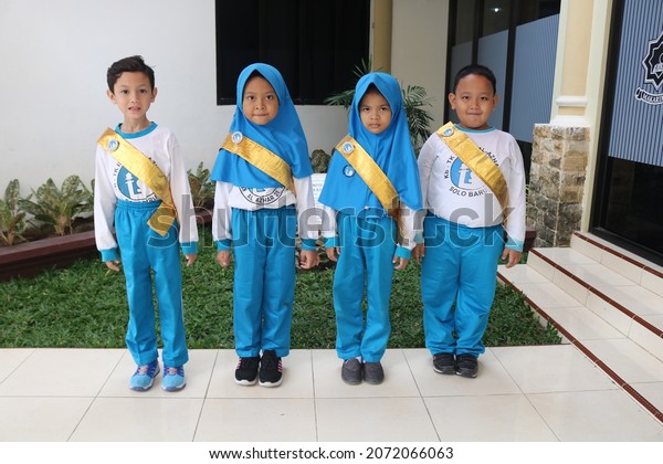 baju sekolah u cemerlang