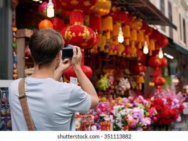 chinese tourist in singapore