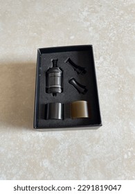 Solo-Central Java, 20 April 2023 The MTL atomizer works by collecting vape vapor first in the mouth through a long and relaxed suction, then continuing to the lungs and then exhaling it.