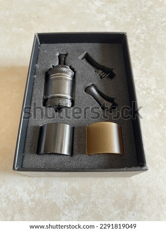 Solo-Central Java, 20 April 2023 The MTL atomizer works by collecting vape vapor first in the mouth through a long and relaxed suction, then continuing to the lungs and then exhaling it.